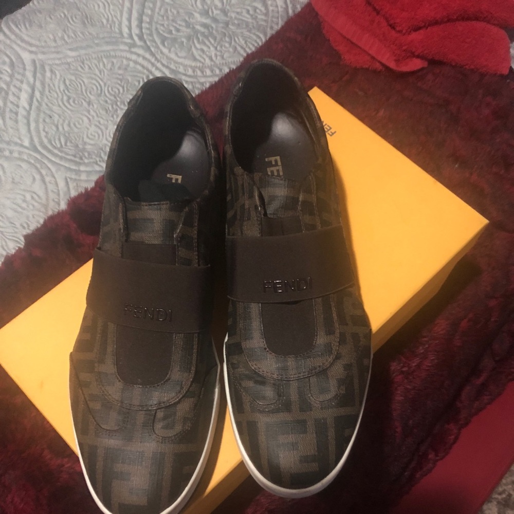 Men slip on fendi shoes